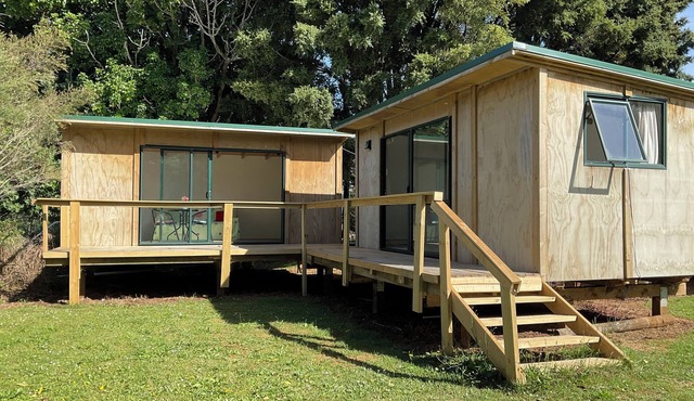 Bay Of Islands. Private Farm cabins with farm views. Family, dog, boat friendly