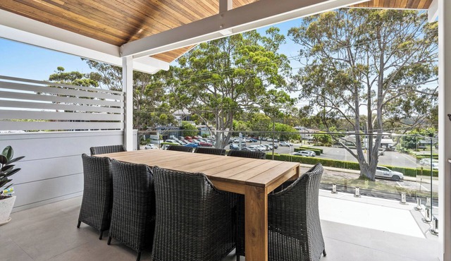 Bay Retreat Villa - Stay with up to 20 guests in central Nelson Bay location