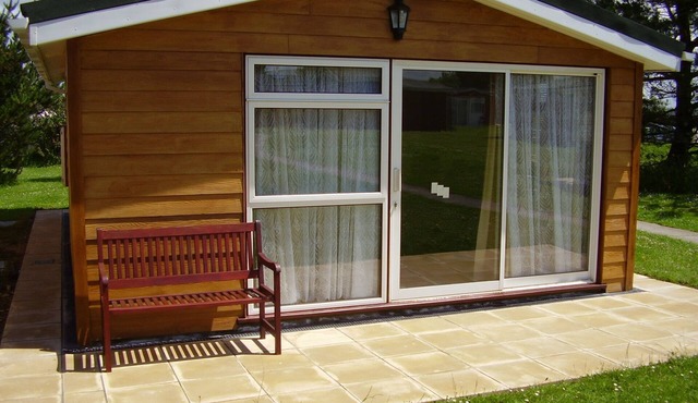 BAY SHORE, family friendly with garden views in St Merryn