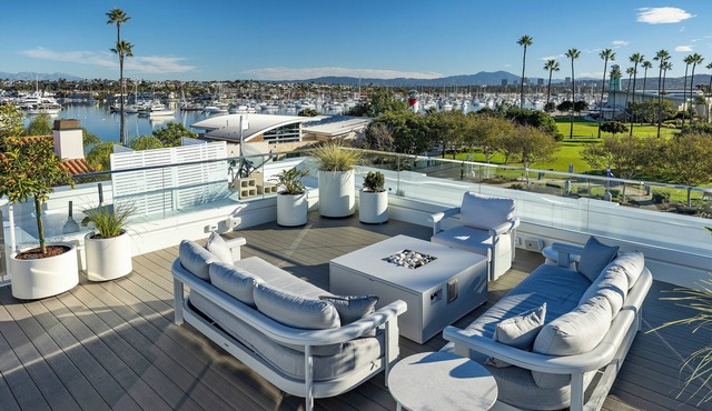 Bay Shores Peninsula Hotel