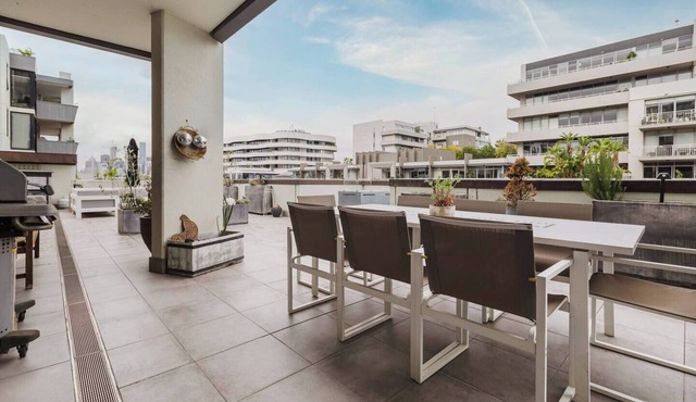 Bay Street Terrace Spacious Indoor Outdoor Design