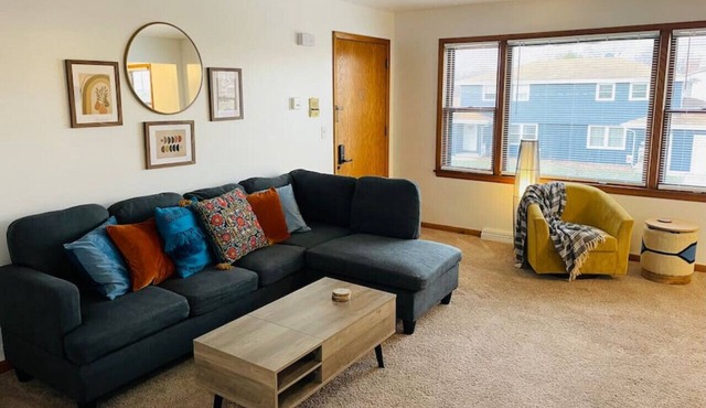 Bay Street Unit 3 · Charming & Cozy APT-Free Parking