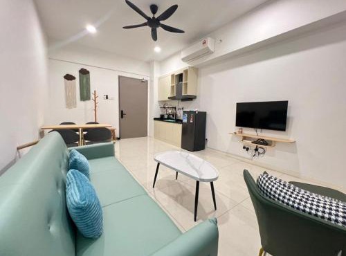 Bay Suite Likas by IGVC