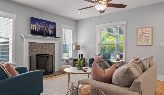 Bay to Bay Sanctuary - Charming South Tampa Craftsman Home Near Bayshore