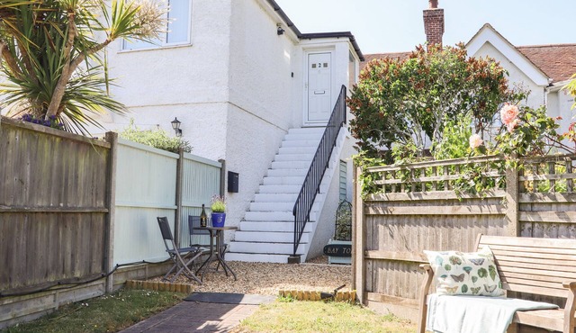 BAY TOR, with a garden in St Margaret's At Cliffe
