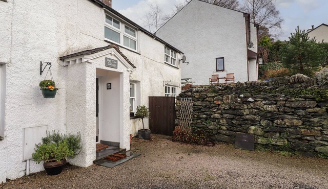 BAY TREE COTTAGE, pet friendly, with open fire in Ambleside