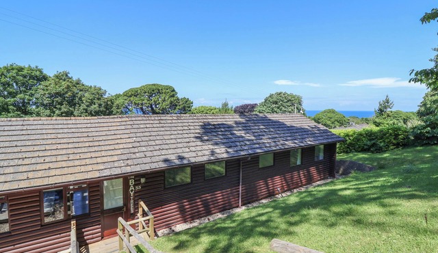 BAY TREE LODGE 35, pet friendly, with hot tub in Berrynarbor