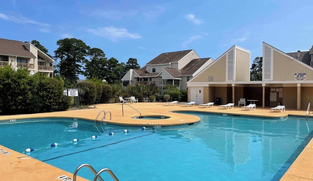 Bay tree lovely one bedroom condo