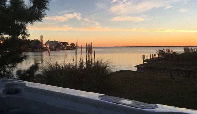 Bay view | 3BR House | Hot Tub & Private Dock