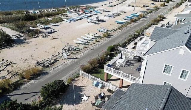 Bay view 6 large bedrooms waterfront pet friendly 4 beach badges