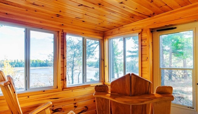 Bay View at White Pine Retreat - Super Cozy Cabin with Beautiful woodwork