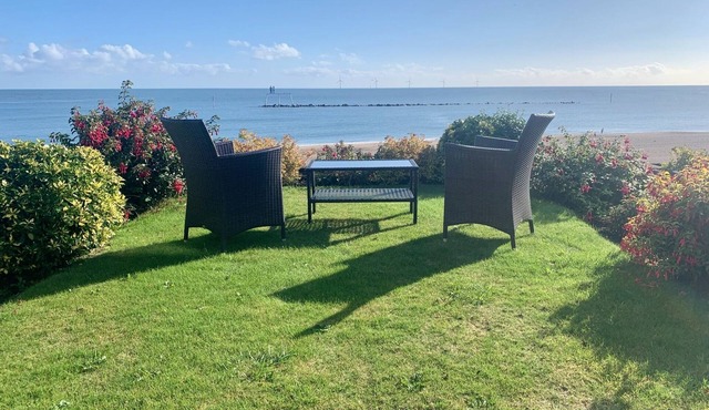 'Bay View' Absolute Seafront 3 Bedroom House with Breath-taking Sea Views.