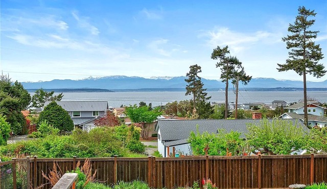 Bay View Gem with Fast WiFi, Deck, Enclosed Yard, & Dogs OK