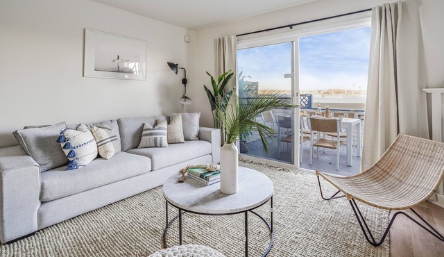 Bay View IV by Avantstay Stylish Mission Beach Home on the Sand!