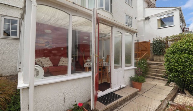 BAY VIEW, pet friendly, country holiday cottage in Lyme Regis