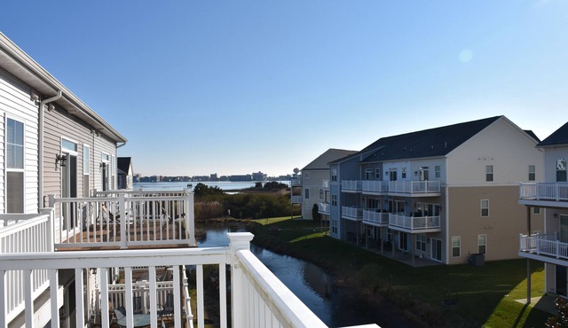 🏖️BAY VIEW TOWN HOME WEST OC SPACIOUS 3 BD/4 BA POOL DOG FRIENDLY FREEWIFI 🩴