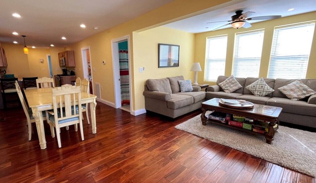 Bay view-walk to beach/boards/restaurants, parking