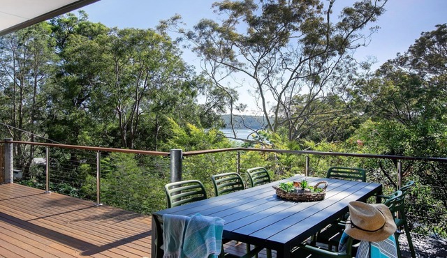 Bay Views, beautiful beaches and stunning bush walks in Bouddi National Park