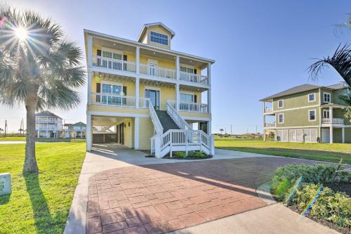 Bay Views! Family-Friendly Galveston Resort House