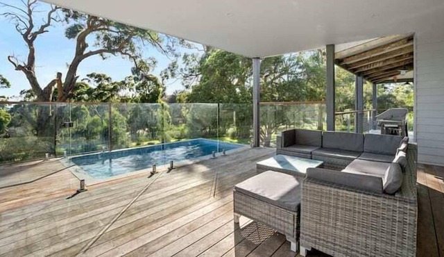 Bay Views, heated plunge pool, nature walks from the house. wifi and linen