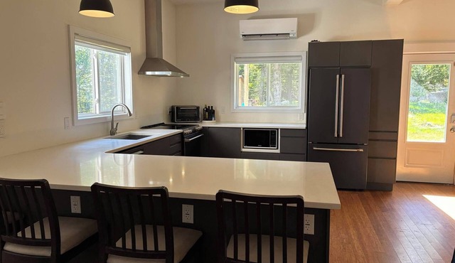 Bay views, trails, beaches, fresh air & quality well water. Monthly Rentals!