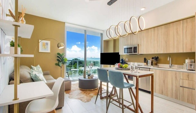 Bay Views! Tropical Miami Studio-Miami Design Dist