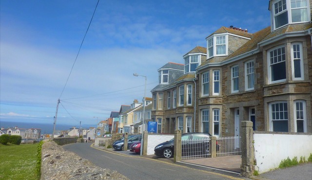 Bay Watch House, St Ives With Sea Views of Porthmeor Beach, Parking For 2 Cars.