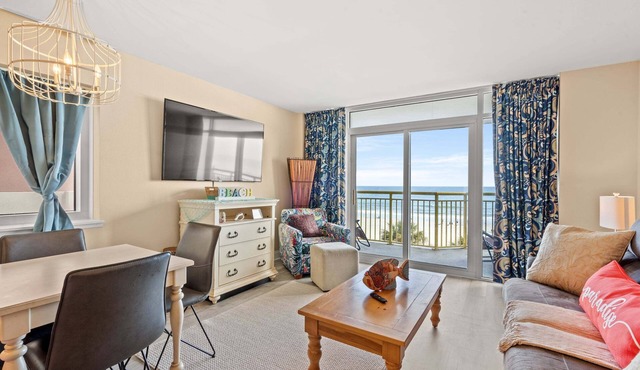 Bay Watching the Waves, Large 2 BR with Fitness Center Access in NMB