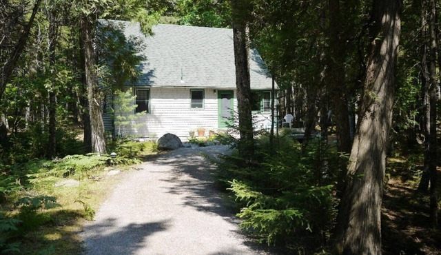 Bayberry Cottage - Storybook cottage in the lovely woods of Pretty Marsh