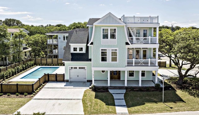 Bayberry House Luxury, Modern, Steps to the Beach