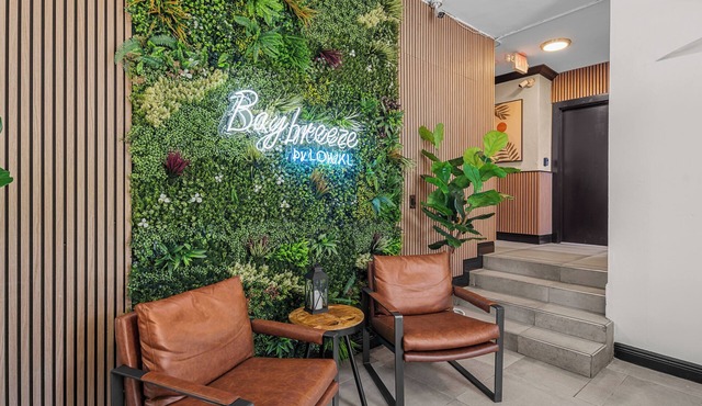 Baybreeze Apartments by Lowkl