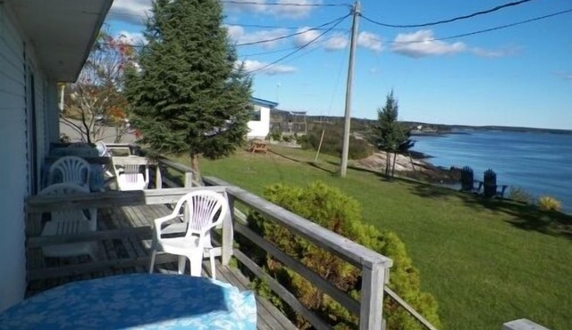 Baybreeze Restaurant and Motel