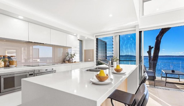 Baydream on the Beach - With Breathtaking Water Views