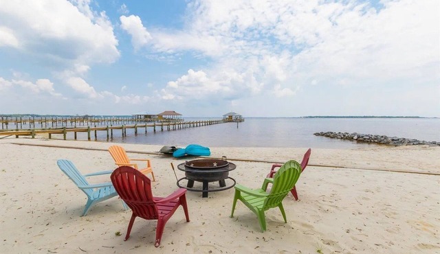 Baydreamer- The perfect beach house on Perdido Bay! Minutes from shop and dine