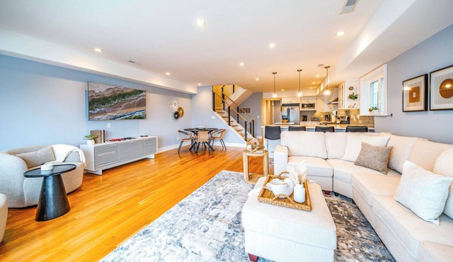 Bayfront 5-Bedroom, 5-Bath Home w/Modern Comfort