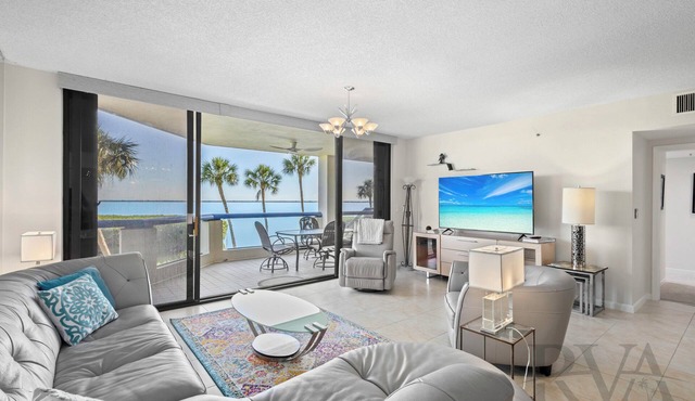 Bayfront Beauty–Spacious Condo w Stunning Views: The Atrium #613 Condo by RVA