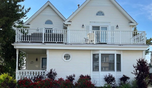 BAYFRONT BEAUTY! Spectacular sunset & wetland views, a boatslip, jetski dock, private, tranquil location