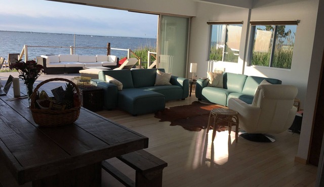 Bayfront Bunker – 3BR/3 Ensuite + Hot Tub
