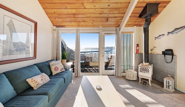 Bayfront Condo with Spectacular Views & a Shared Gym