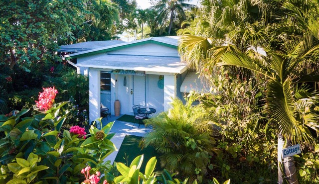 Bayfront Cottage Located on the Bay in Sunset Cove with Sandy Beach