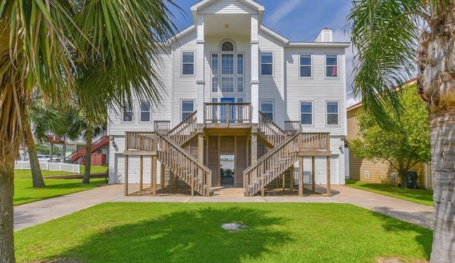Bayfront home 4 large bedrooms with sunrise and sunset over the water