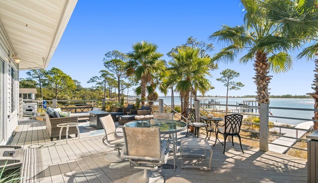 Bayfront Home , Pet-Friendly, Boat Access, Gorgeous Views & Relaxation! - Pirate's Cove