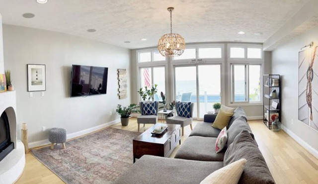 Bayfront Home w/Hot Tub