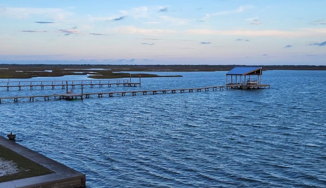 Bayfront Home w/NEW 240' Private Fishing Pier - 2/2, sleeps 6