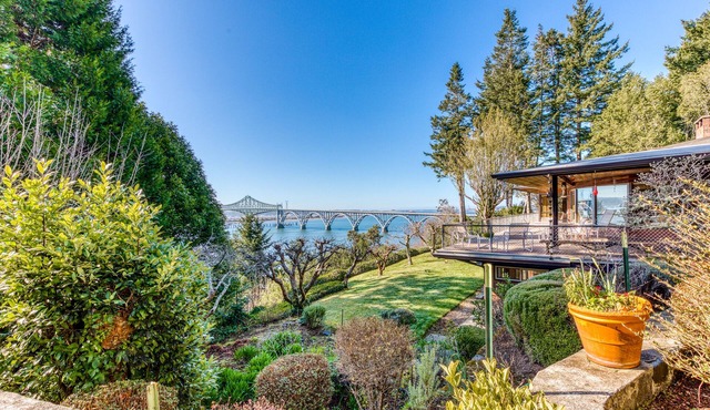 Bayfront home with fitness room, WiFi & fun-filled game room