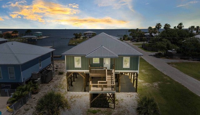 Bayfront Home with Beach Access