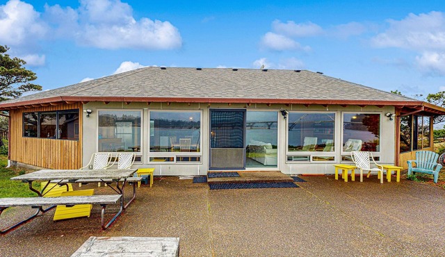 Bayfront Home with Water Views, Free WiFi, and Firepit - Near Town & Beaches