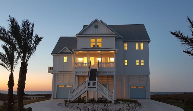BAYFRONT! HOT TUB! ELEVATOR! FIRE PIT! POINTE WEST RESORT: A Bit of Heaven