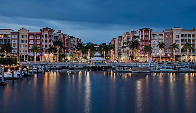 Bayfront - in the Heart of Naples!
