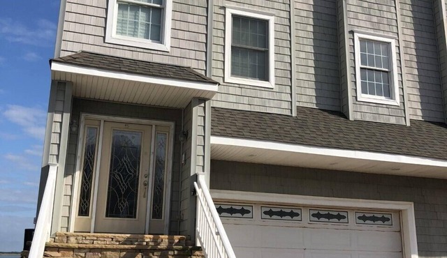 BAYFRONT! INTERNET, CENTRAL A/C, DECK & MORE!